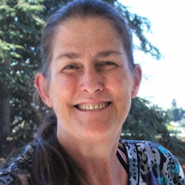 Julie Roberts, CMA